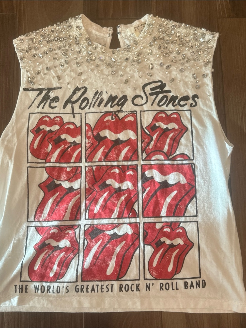 ALICE + OLIVIA
Micah Crystal Detail
Rolling Stones Graphic
Muscle T-Shirt Sz M/L - Picture 5 of 7